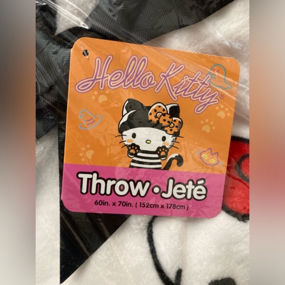Hello Kitty Halloween Blanket - White and Black Ghost Witch - Picture 5 of 5